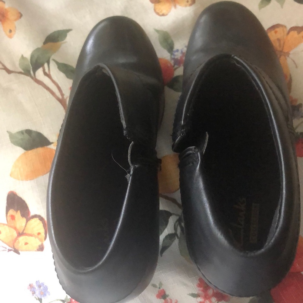 Clarks black ankle boot, size 6.5M - Picture 3 of 5